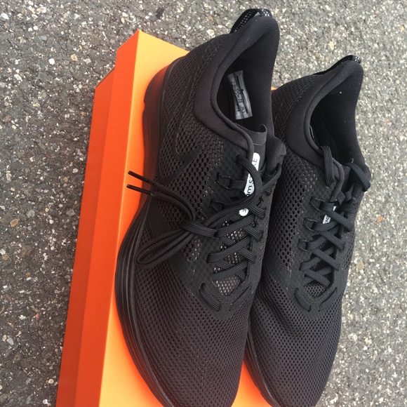 Nike Strike Running Shoes - Black MSRP $80 - Picture 2 of 6